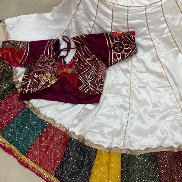 Beautiful Indian Chaniya choli available contect me on insta : shiv_ fashion5599 - Picture 2 of 2